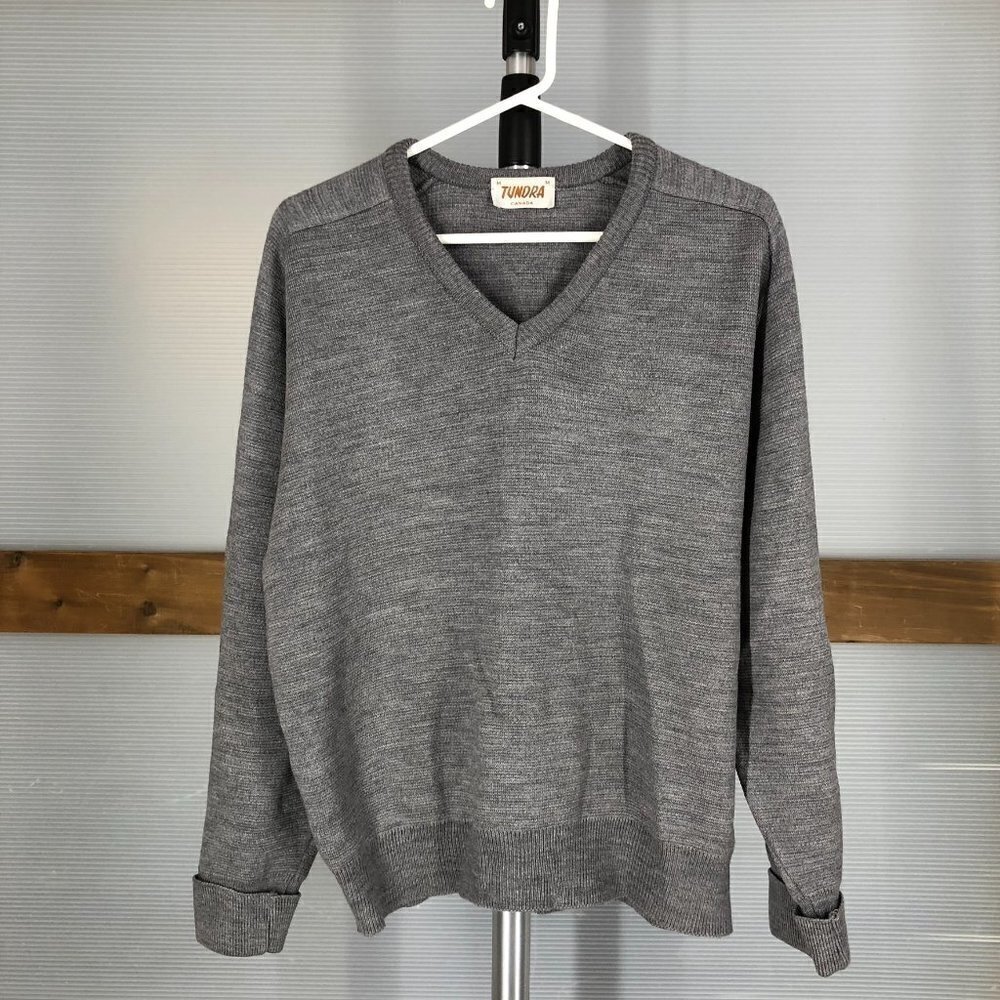 TUNDRA CANADA Vintage Wool Blend Grey‎ V-Neck Knit Sweater- Unisex Sz M